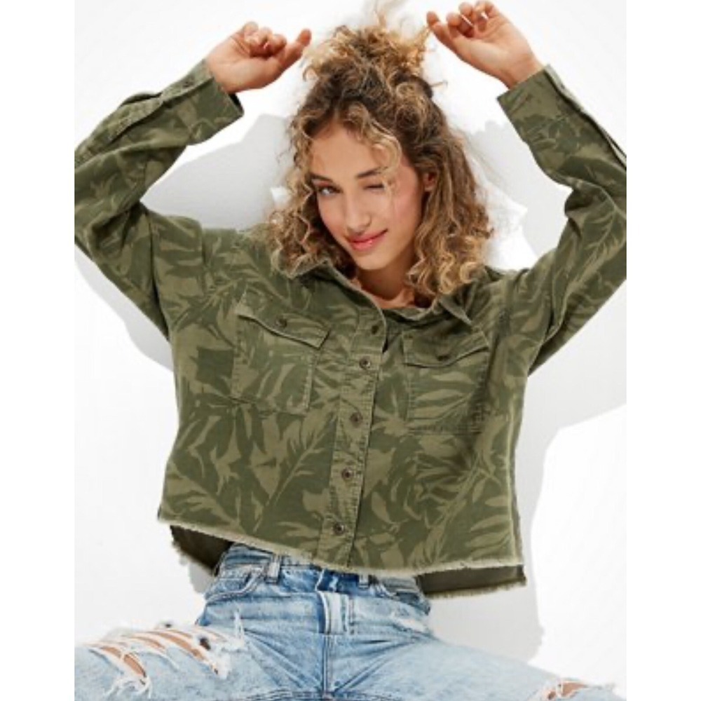 American Eagle Jungle Green Camo Military Shacket Cropped Frayed Hem Size L